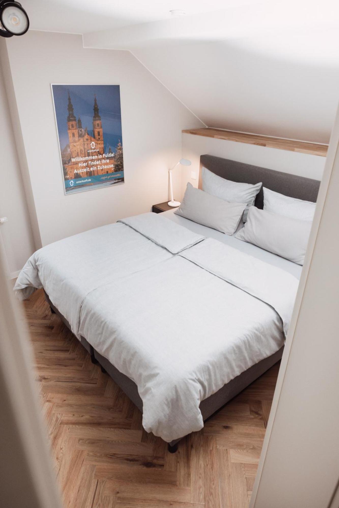 Dom Apartment IV - Modern & Zentral Mit Kostenfreiem Parkplatz Fulda Esterno foto